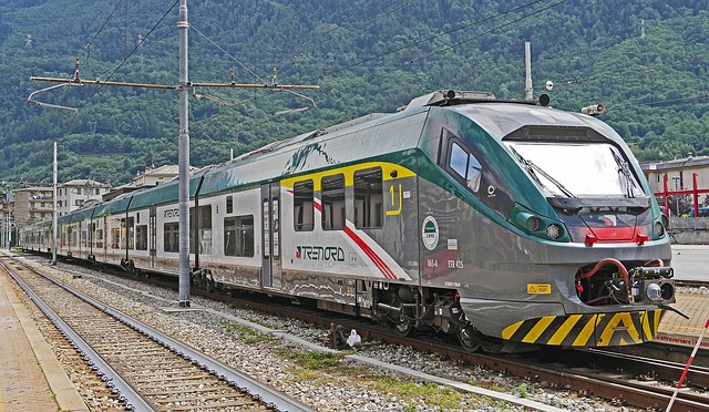 Treno deraglia a Carnate Usmate: tre feriti