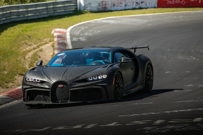 Bugatti Chiron Pur Sport, il test drive finisce male