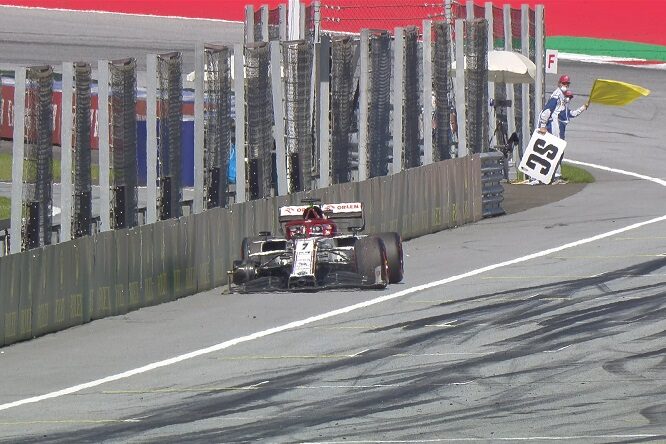 F1 | GP Austria, Raikkonen perde una gomma