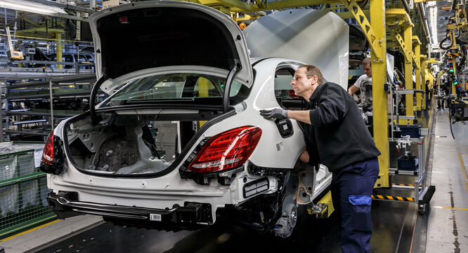 Mercedes-Benz, niente più berline negli USA e in Messico