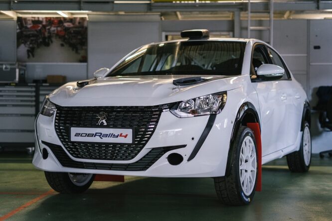 Peugeot 208 Rally 4, pronta per gareggiare