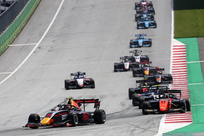 F3 | Lawson insegue Piastri in Stiria