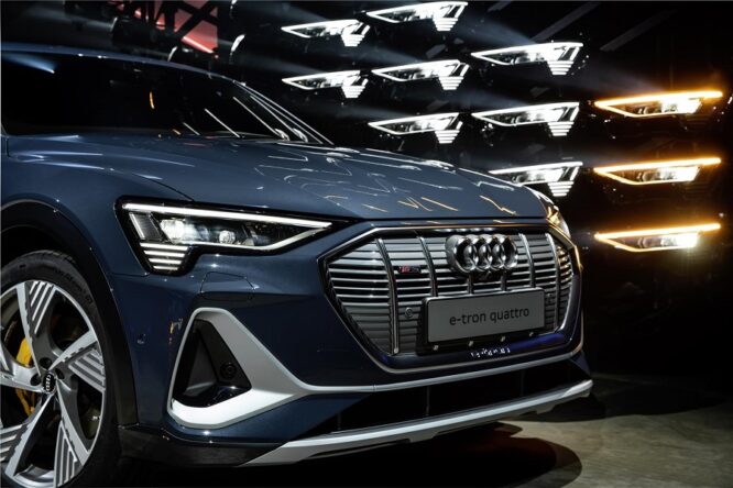 Audi e-tron, aggiornamenti hi-tech