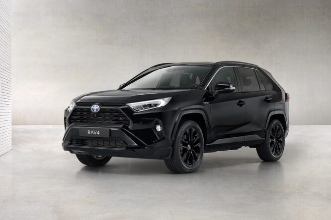 Toyota RAV4 Hybrid, una Black Edition per farsi notare