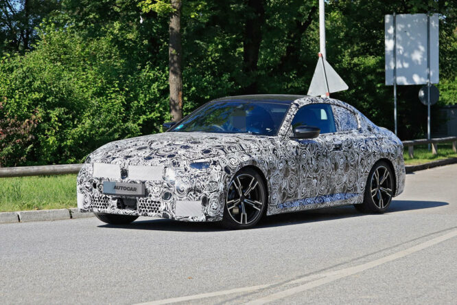 BMW, ecco le foto della Serie 2 Coupé mascherata