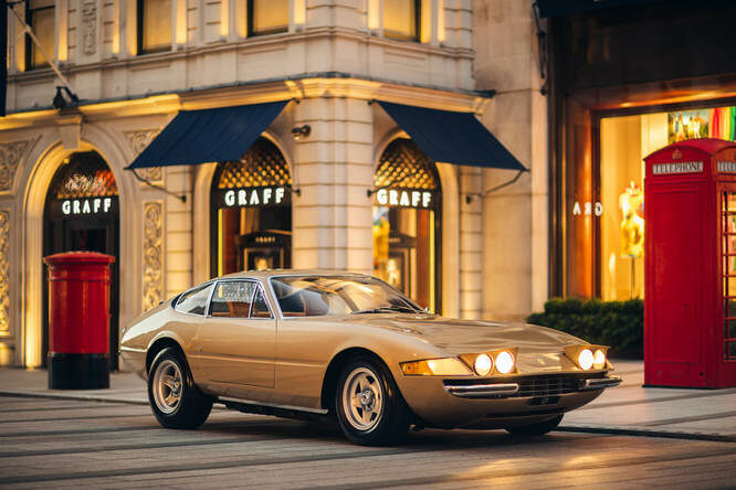 Ferrari Daytona, in vendita una delle 16 Oro Chiaro