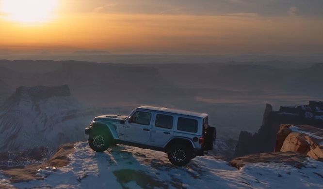 Jeep Wrangler plug-in hybrid e Grand Wagoneer, nuovi teaser