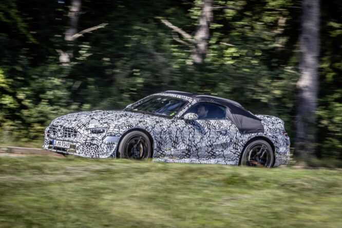 Mercedes-AMG SL Roadster, test su strada: debutto nel 2021