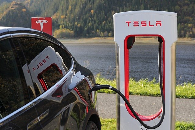 Tesla Supercharger, si stimano guadagni da record