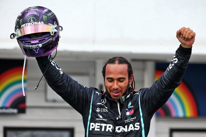 Hamilton, cavalierato in vista