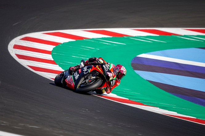 MotoGP | Aprilia, Espargaró cade in qualifica ed è 16esimo