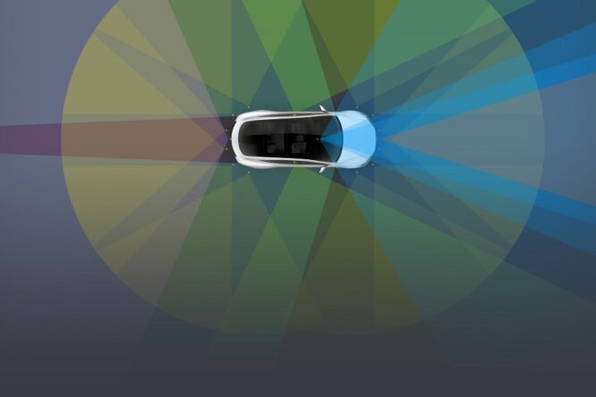 Tesla, il sistema Autopilot sul banco degli imputati