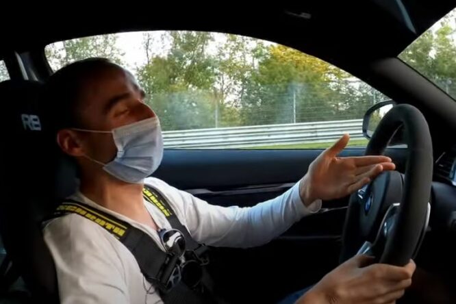 Robert Kubica guida una BMW M4 al Nurburgring