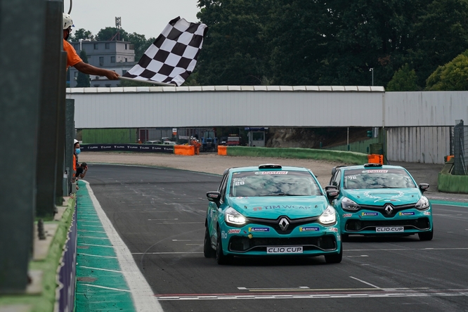 Clio Cup 2020, Ferri vince Gara 1 a Vallelunga