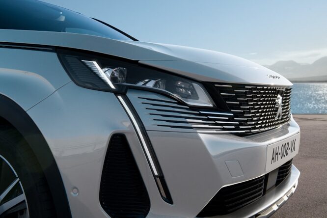 Nuova Peugeot 3008, debutto digitale il 1° settembre