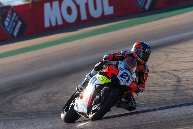 WSBK | Teruel, Gara-1: super Rinaldi, Redding k.o.