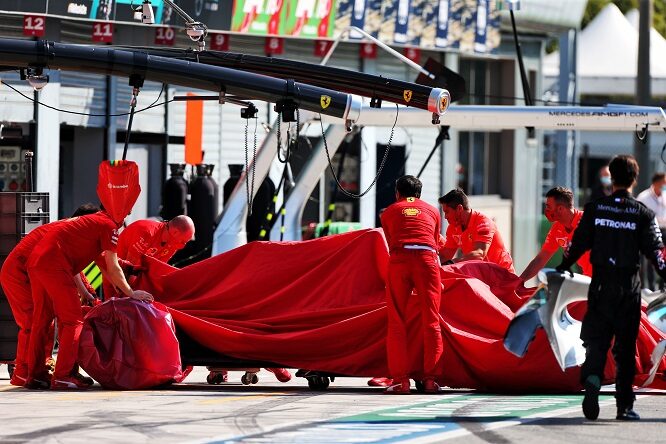 Leclerc: “Ferrari molto difficile da guidare”