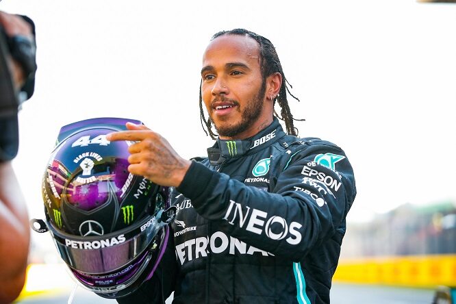 Hamilton: “Gara folle, sono esausto”