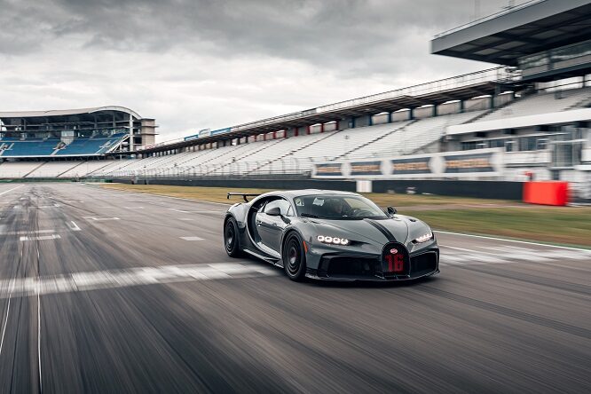 Bugatti Chiron Pur Sport, test in pista a Hockenheim