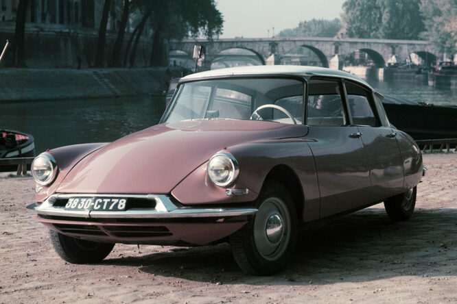 La Citroën DS fa 65, buon compleanno “dea”