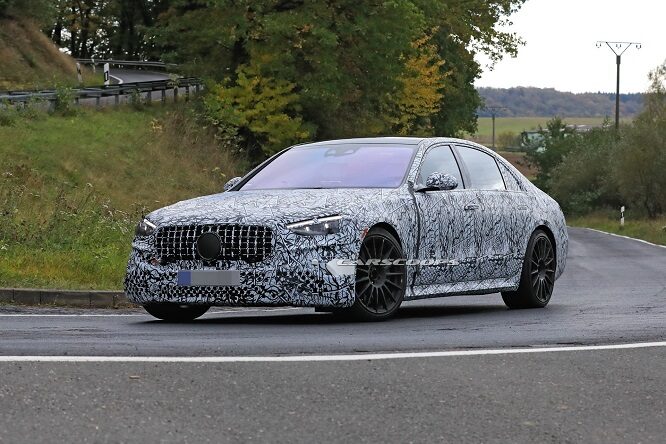 Mercedes-AMG S63, prime foto spia su strade pubbliche