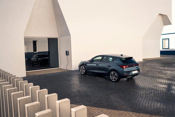 Seat Leon, debutta la variante ibrida plug-in