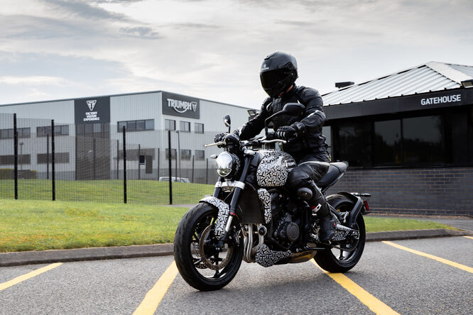 Triumph Trident, ultima fase di test su strada