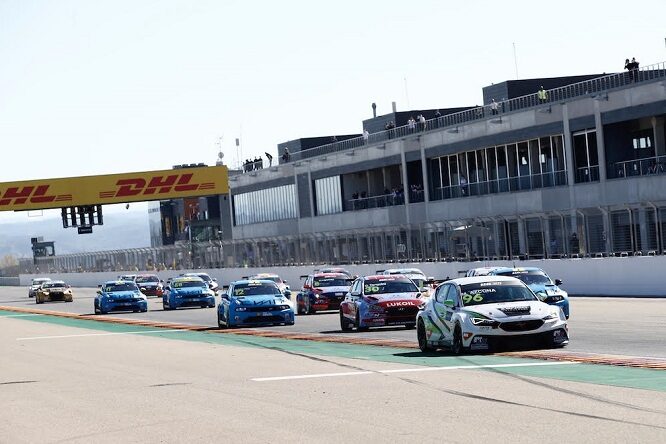 WTCR | Aragon, Gara-2: Azcona vince in casa, Alfa KO con Vernay