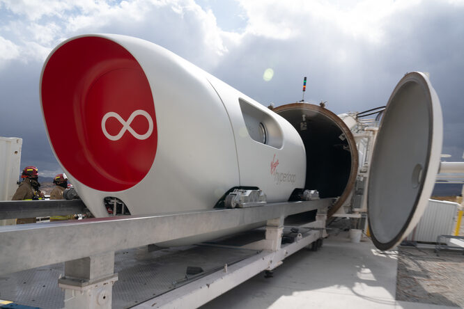 Hyperloop, primo test con passeggeri