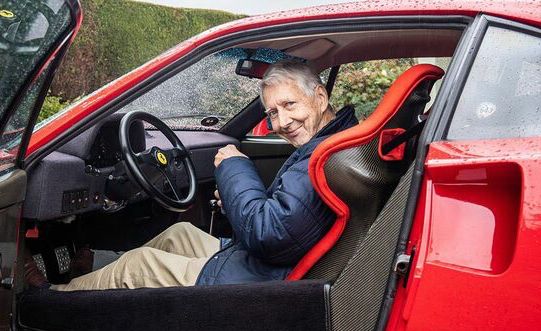 A 80 anni guida ancora la sua Ferrari F40: “Che macchina!”