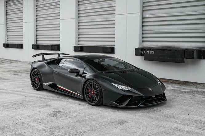 Lamborghini, una Huracán Performante con doppio turbo