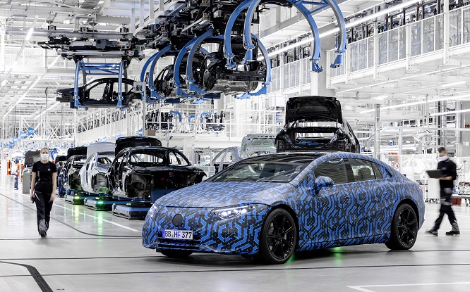 Mercedes estende la produzione della gamma EQ