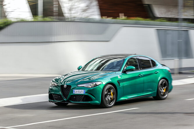 Alfa Romeo Giulia Quadrifoglio pushed to 269 km/h on the motorway