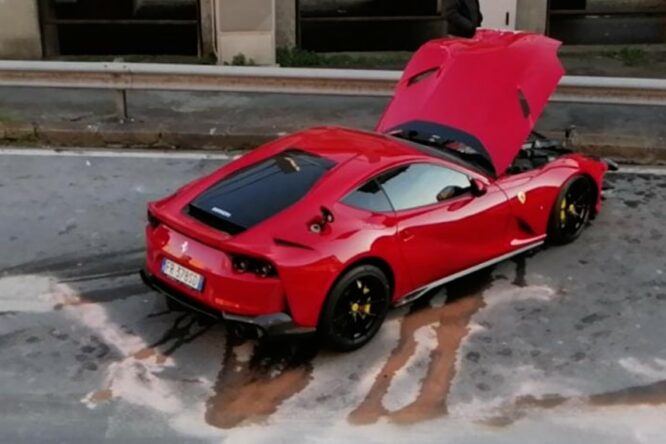 Ferrari del calciatore distrutta dall’addetto dell’autolavaggio