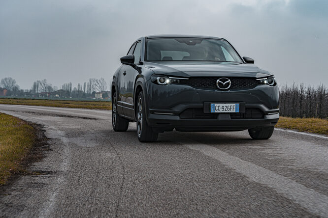 Mazda, la mobilità elettrica spiegata ai clienti