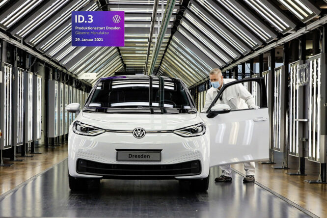 Diess (VW): “Daremo lavoro anche con le elettriche”