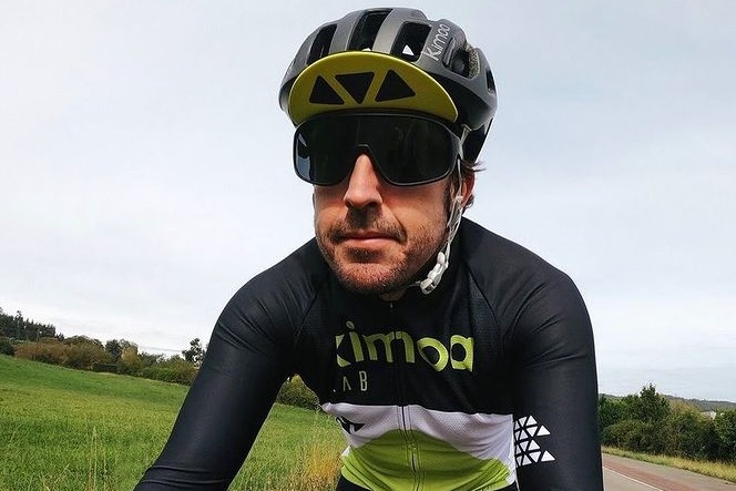 Alonso investito in bici, si temono fratture