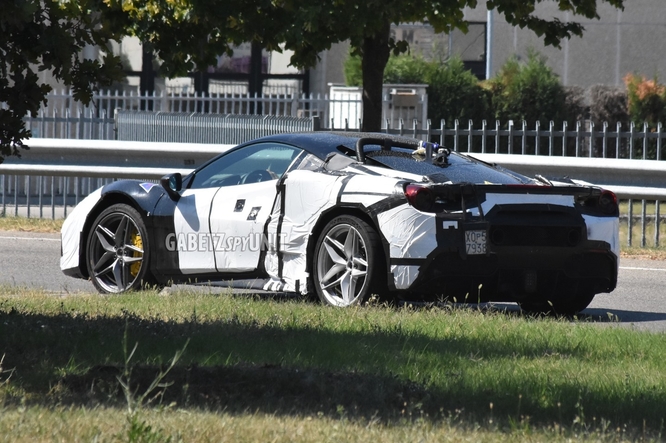 Ferrari testa il V6 ibrido a Fiorano