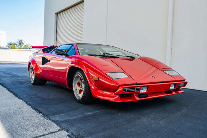 Lamborghini Countach, all’asta una delle 82 LP400 S3