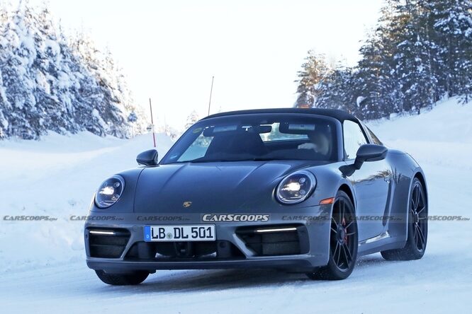 Porsche 911 GTS, test sulla neve