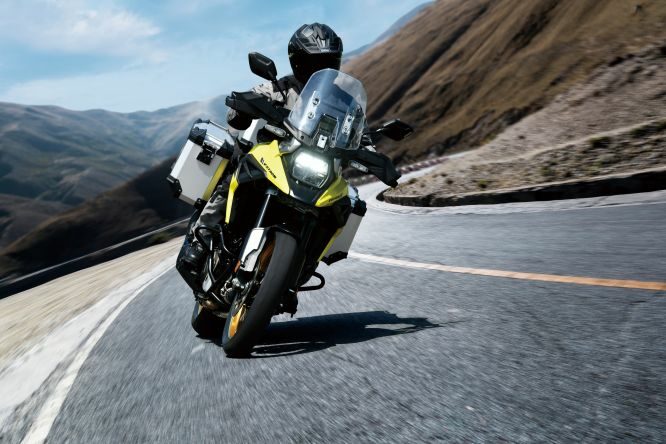 Suzuki, novità cromatiche per V-Strom 1050 XT my 2021