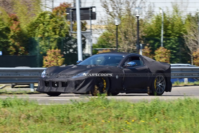 Ferrari 812 Versione Speciale, primi test su strada