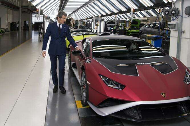 Lamborghini, due modelli V12 in arrivo nel 2021