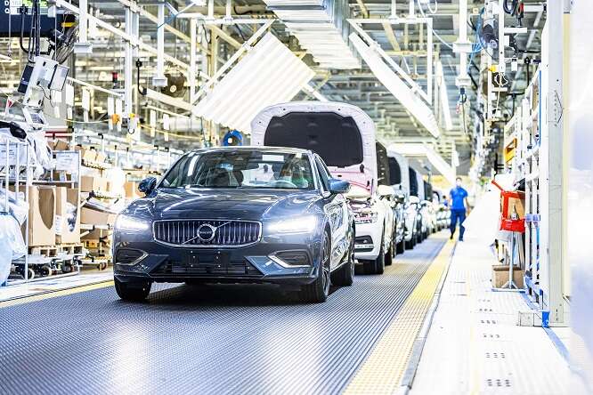 Volvo, mancano i chip: stop alla produzione