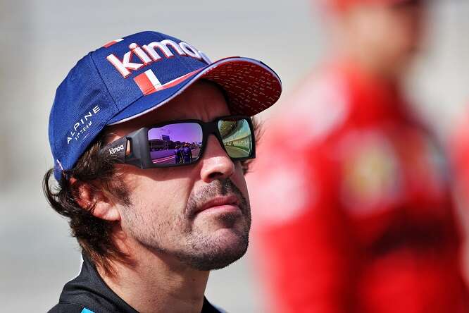 Alonso al team: “23 gare sono tante, gestiamoci”