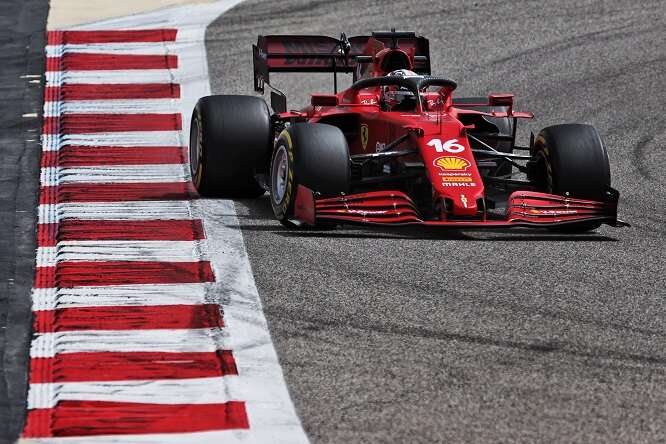 Ferrari, Leclerc fermo in pista nel finale della prima mattinata di test