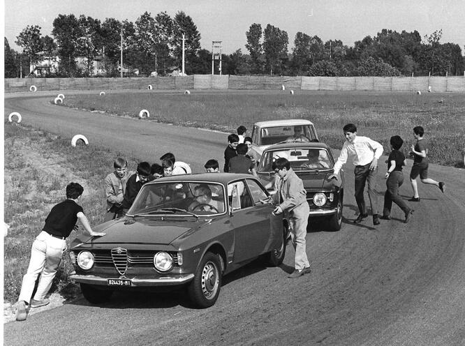 Balocco, 60 anni fa nasceva la pista prove dell'Alfa Romeo - Classiche -  AutoMoto