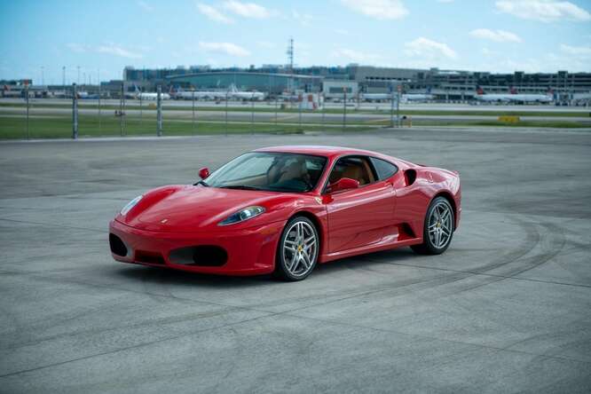 Ferrari F430, aspirata e manuale: che occasione