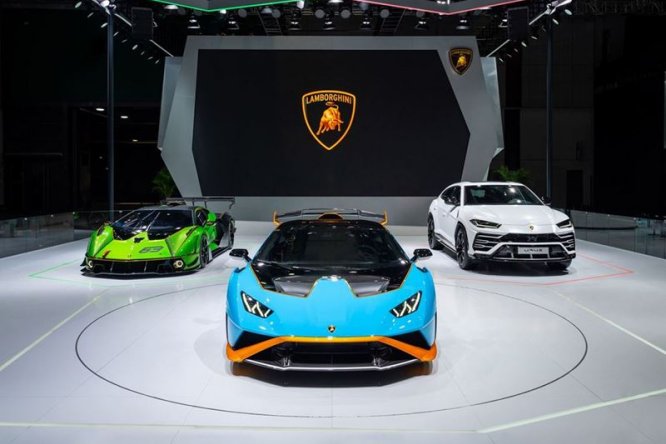 Lamborghini, futuro tra biometano e modelli green