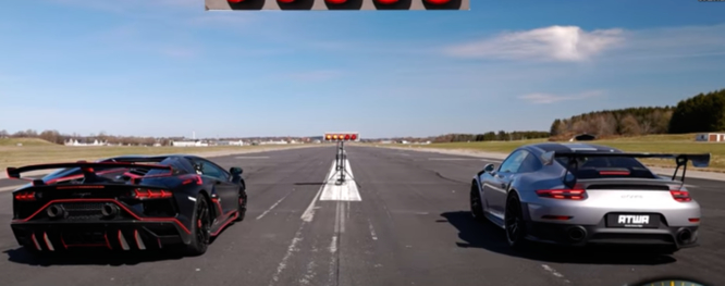 Lamborghini Aventador SVJ vs Porsche 911 GT2 RS, che sfida